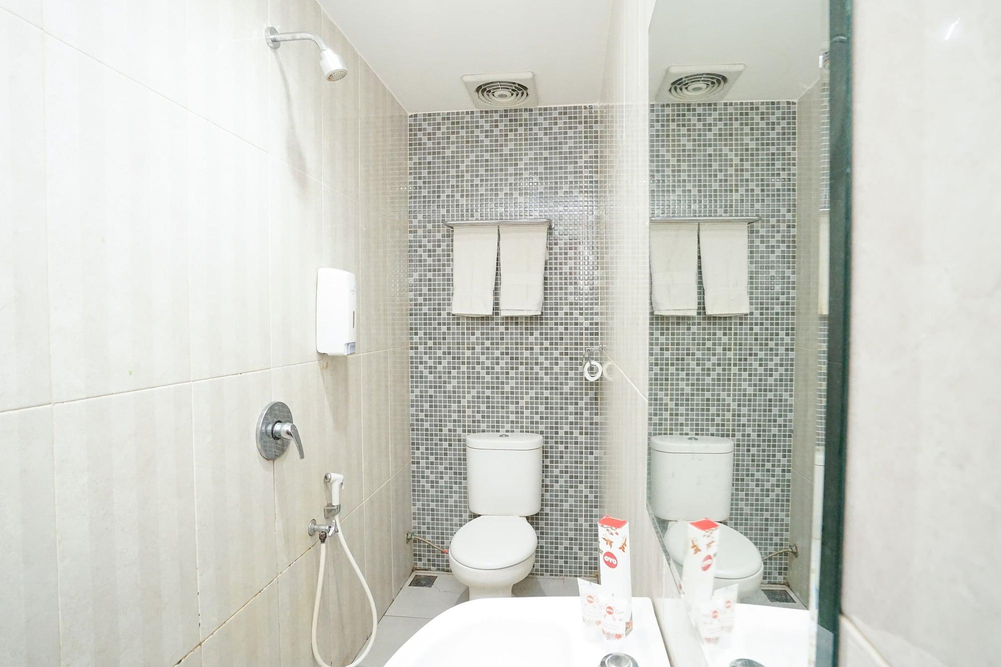 Oyo 277 Rukotel Near Rsu Adi Husada Undaan Kota Surabaya Ngoại thất bức ảnh