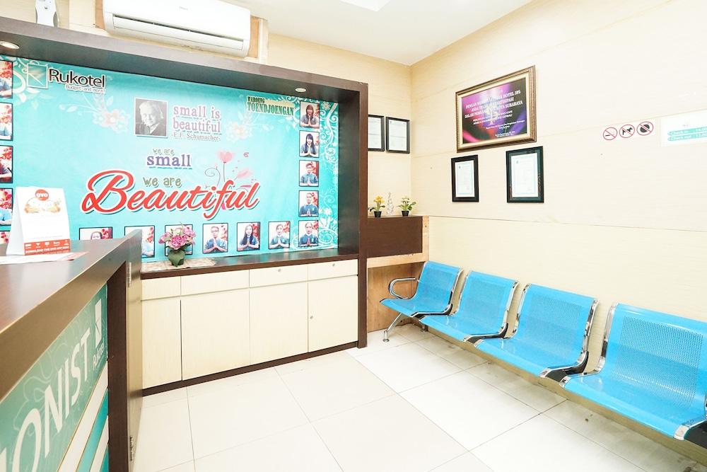 Oyo 277 Rukotel Near Rsu Adi Husada Undaan Kota Surabaya Ngoại thất bức ảnh