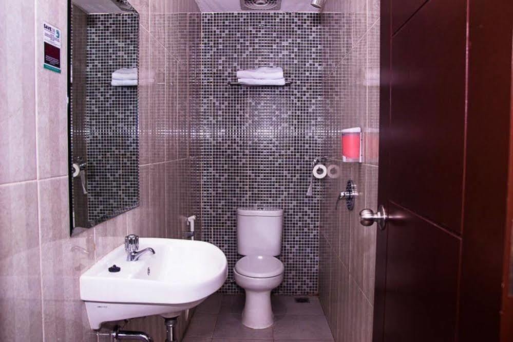 Oyo 277 Rukotel Near Rsu Adi Husada Undaan Kota Surabaya Ngoại thất bức ảnh